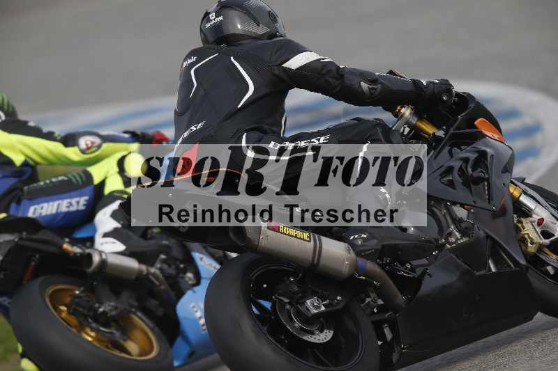 /Archiv-2024/01 26.-28.01.2024 Moto Center Thun Jerez/Gruppe gruen-green/backside